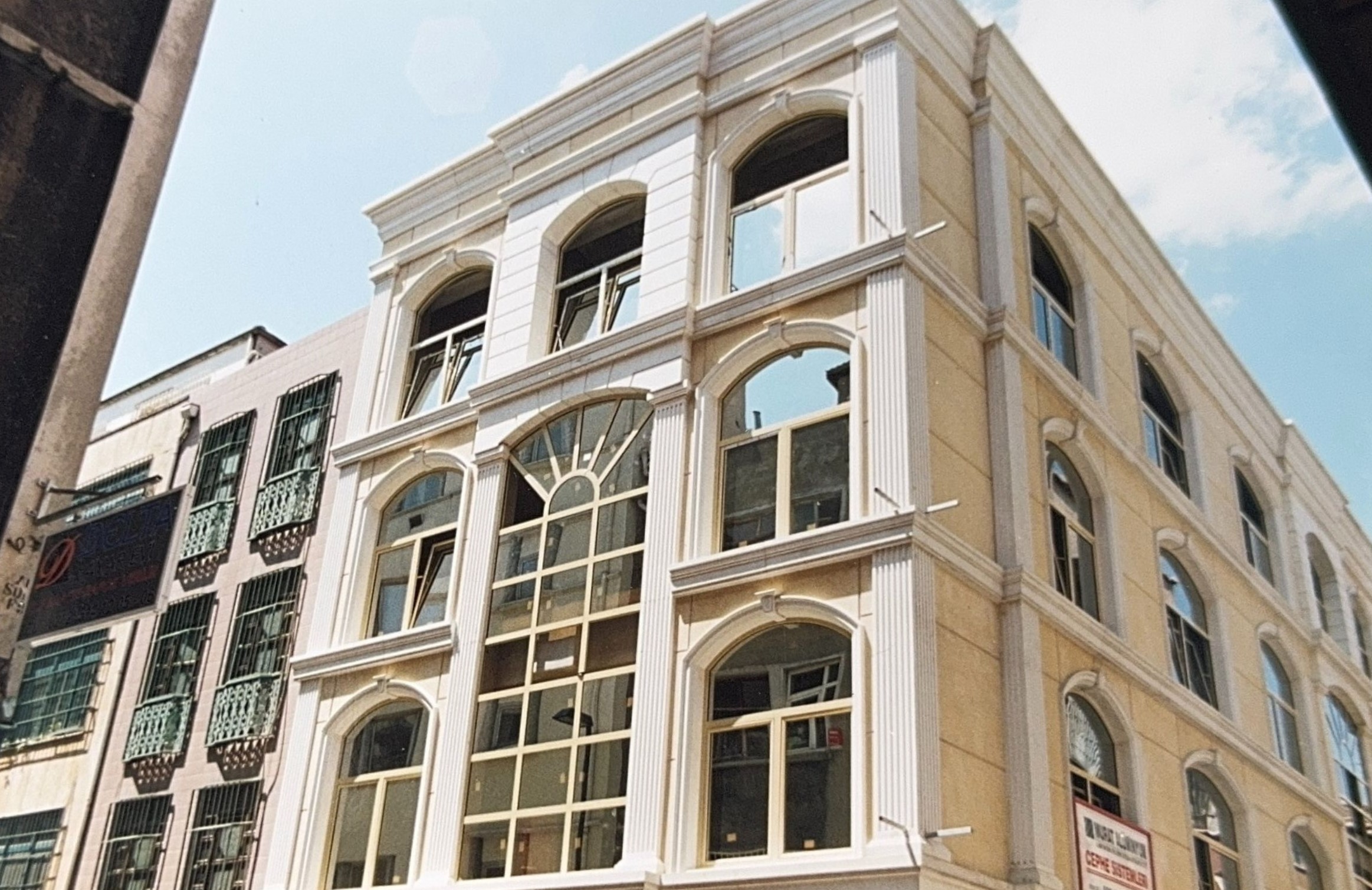 Laleli Altun Center Cephe Çalışması proje galerisinden bir kare 1